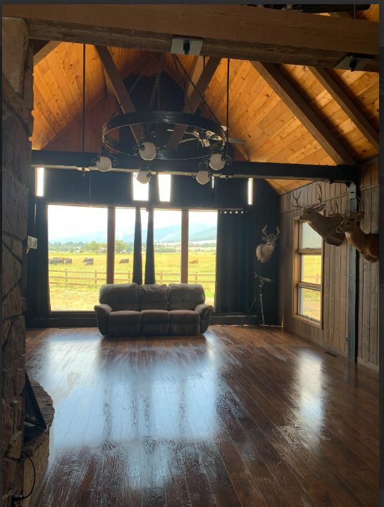 A clean, tidy Montana ranch-style living room